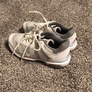 adidas women volleyball shoes size 5.5